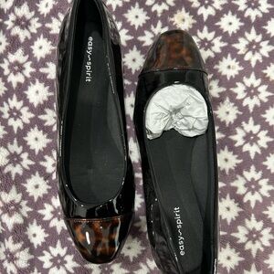 Easy Spirit Black and Brown Loafers Sz 6.5 Never Worn